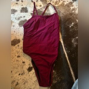 Jolyn “Perry” sz. 34